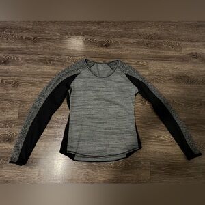 ATHLETA LONG SLEEVE WORKOUT TOP
